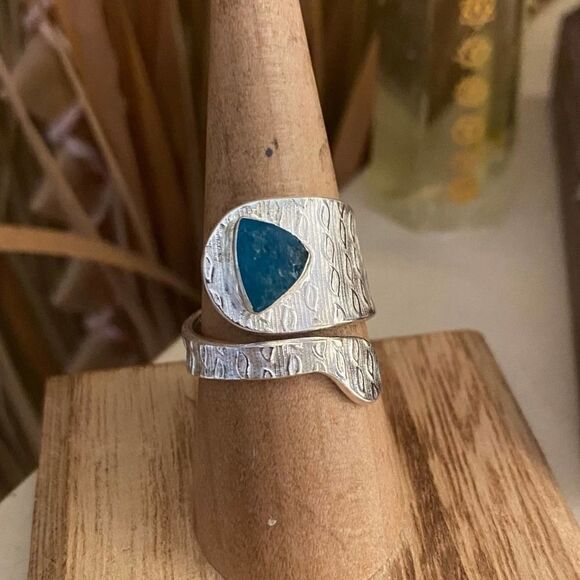 Neon Blue Apatite Solid Sterling Silver Ring Size 7.5 Adjustable - Picture 1 of 6